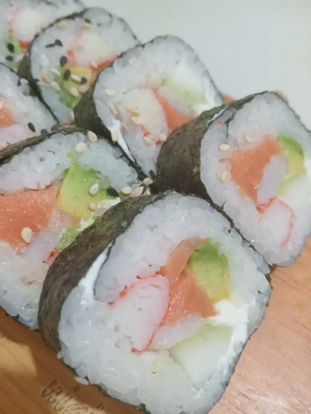 Futomaki con alga por fuera
